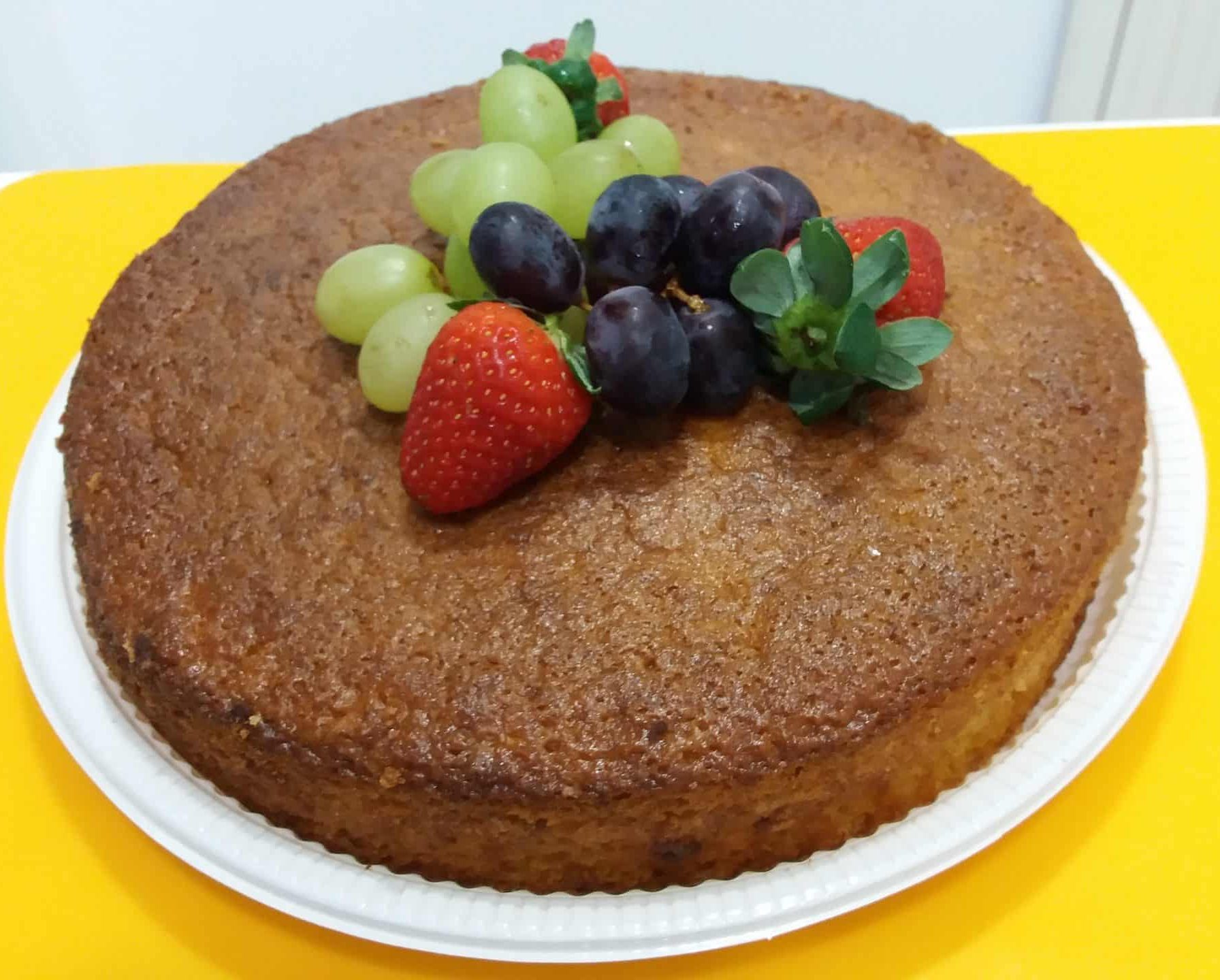 Bolo de laranja sem lactose (25cm) - Divertindo & Lanchando Divertindo